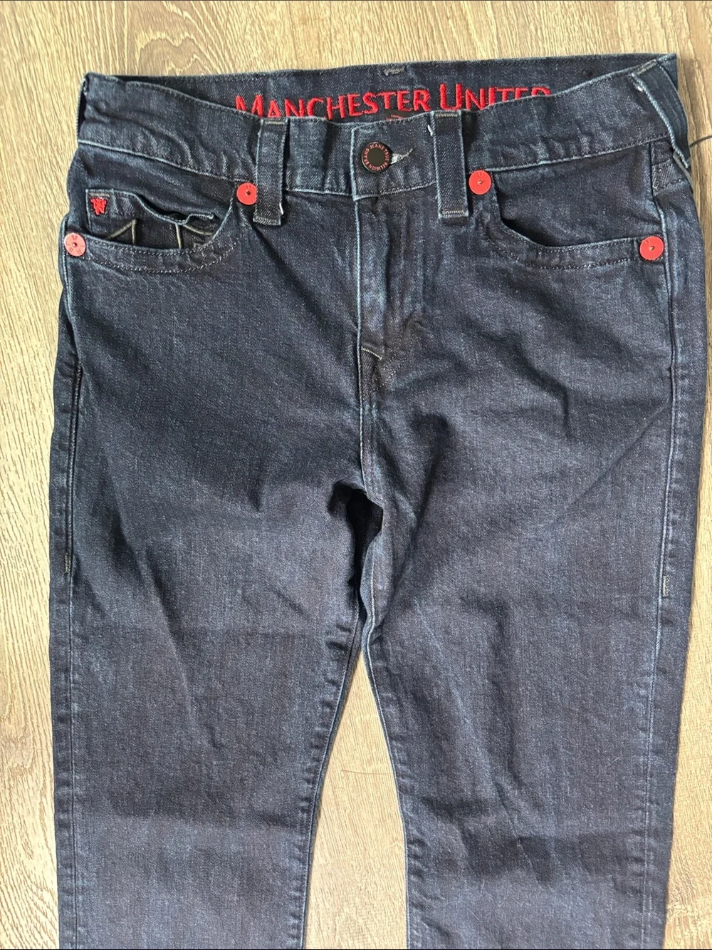 True Religion Manchester United Ricky Straight Dark Wash Jean Red Accent Sz 31